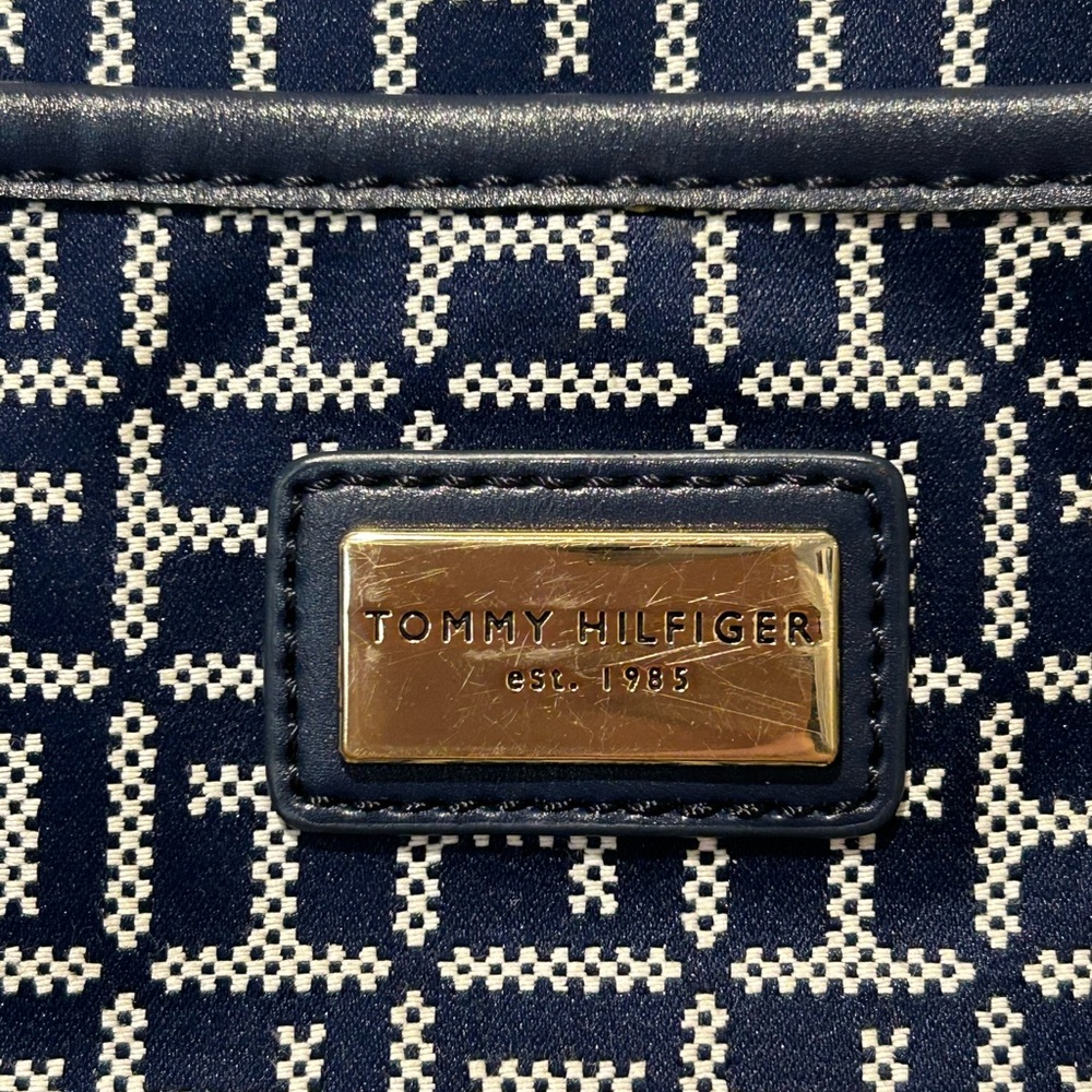 Tommy Hilfiger Crossbody Purse - Picture 10 of 12